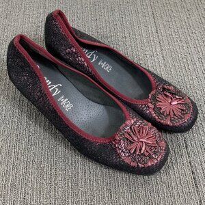 Duendy Flower Dressy Pumps Womens Size EU 37 US 6.5 Metallic Snakeskin Low Heel